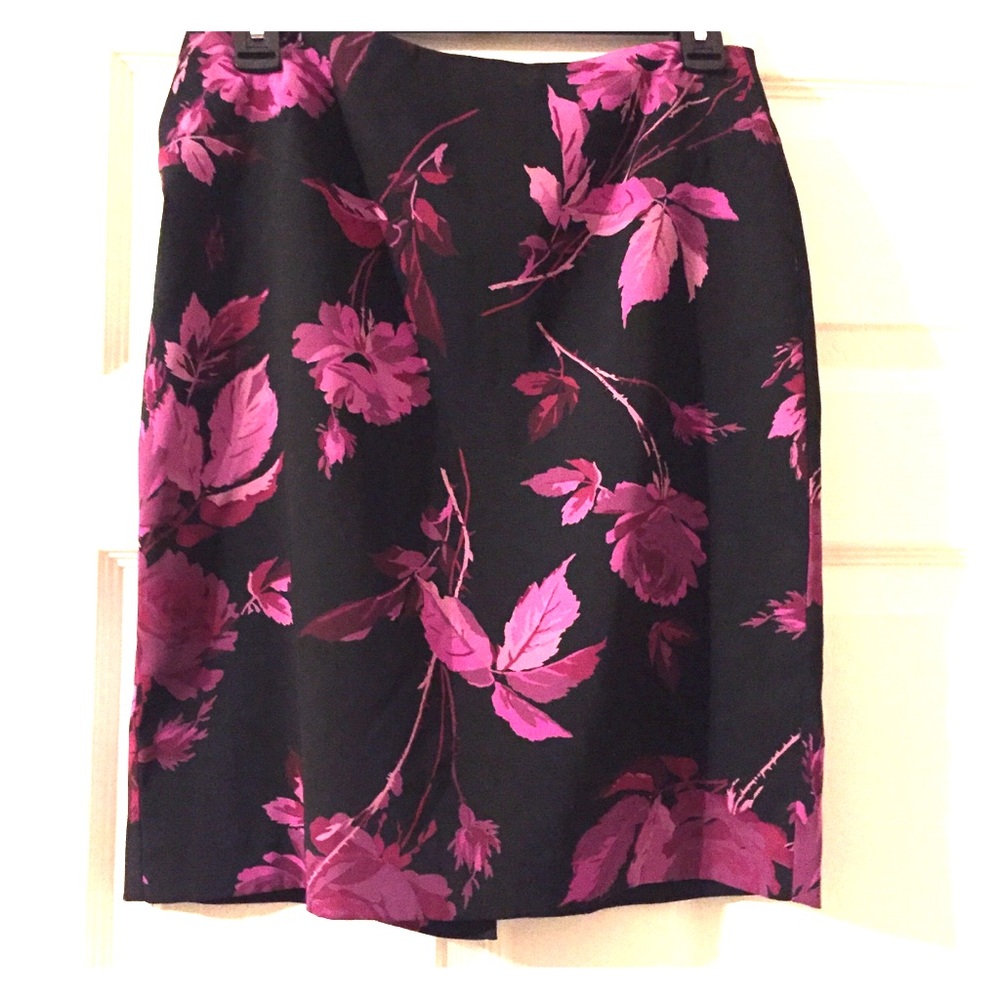 Express Skirt Black Rose Floral Print Size 3\4
